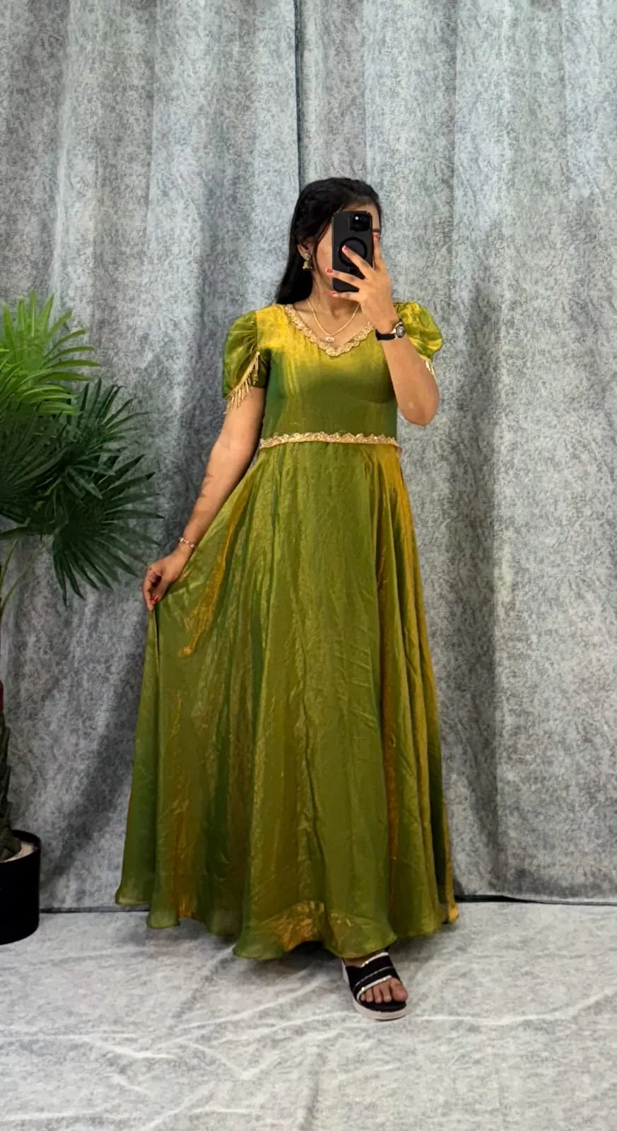 👑👑Premium Muhana Designer Space Silk Gown👑👑